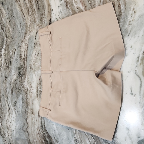 The Limited beige shorts - Picture 2 of 4